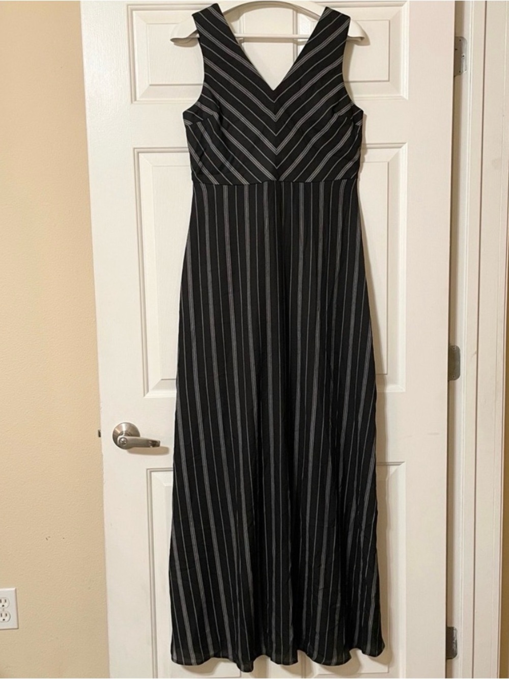 NWT! Doe & Rae Women’s Striped V-neck Sleeveless Tie Back Maxi Dress Size Large
